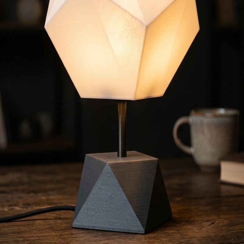 Geometric Faceted Table Lamp detail view 3